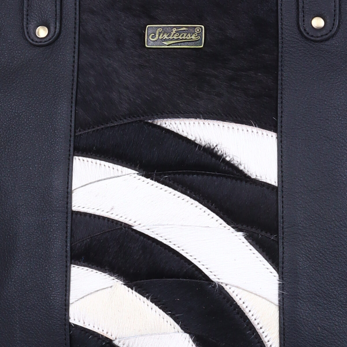 Monochrome Maven - Image 5